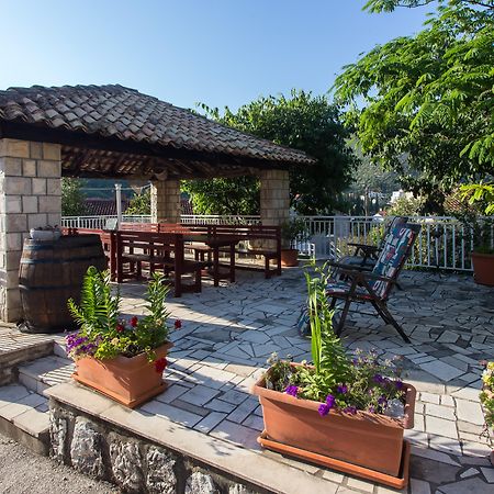 Guest House J&J Затон Екстериор снимка