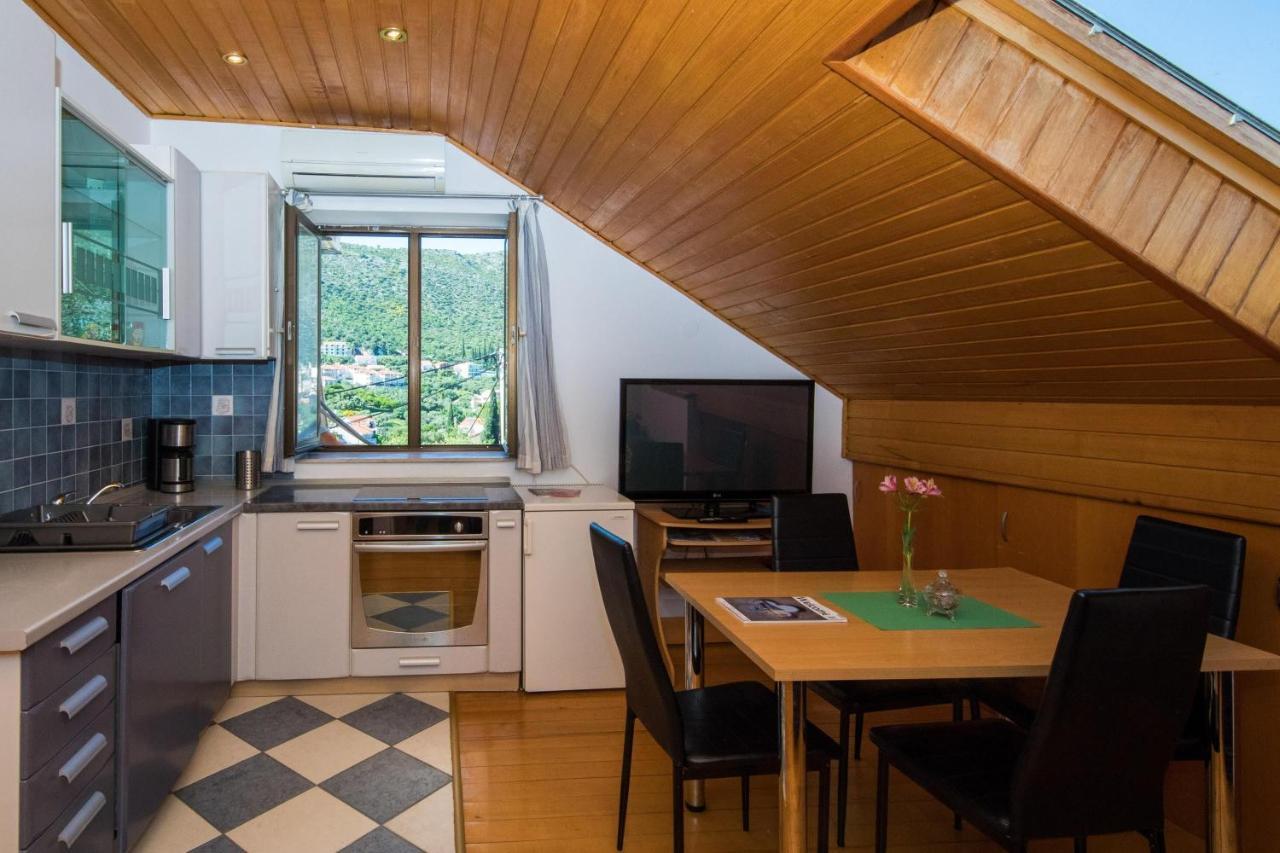 Guest House J&J Затон Екстериор снимка