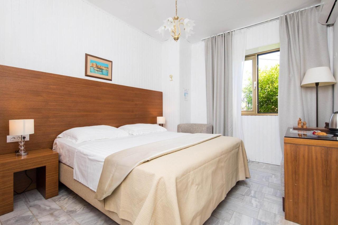 Guest House J&J Затон Екстериор снимка