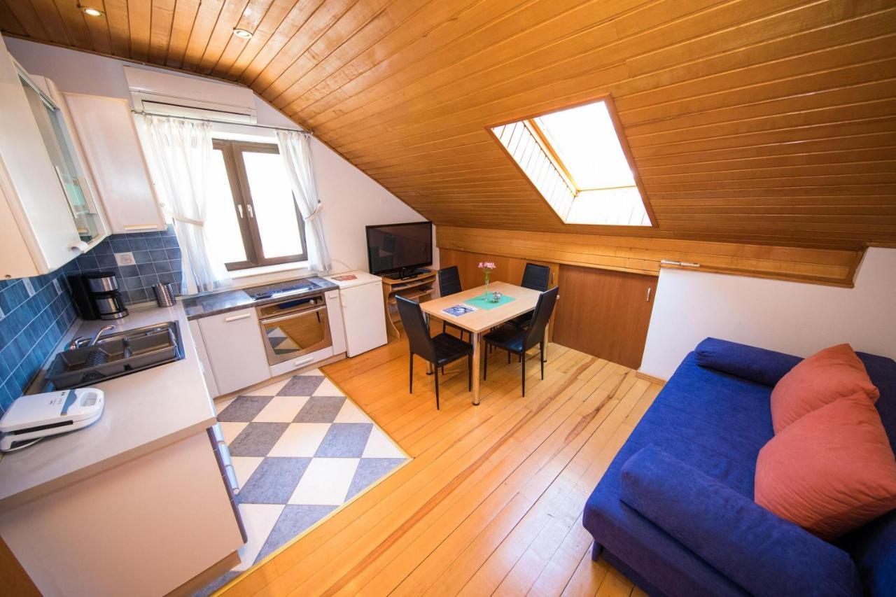 Guest House J&J Затон Екстериор снимка