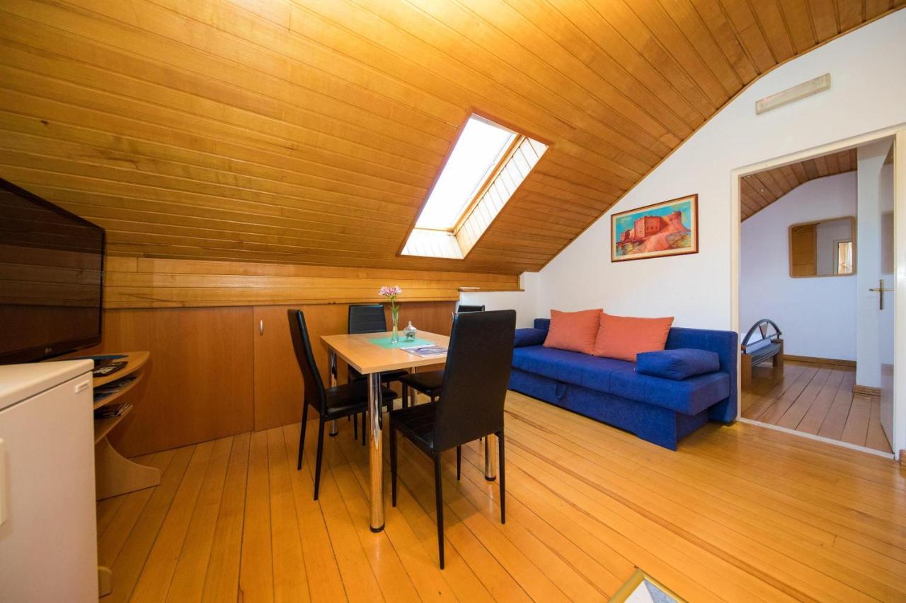 Guest House J&J Затон Екстериор снимка