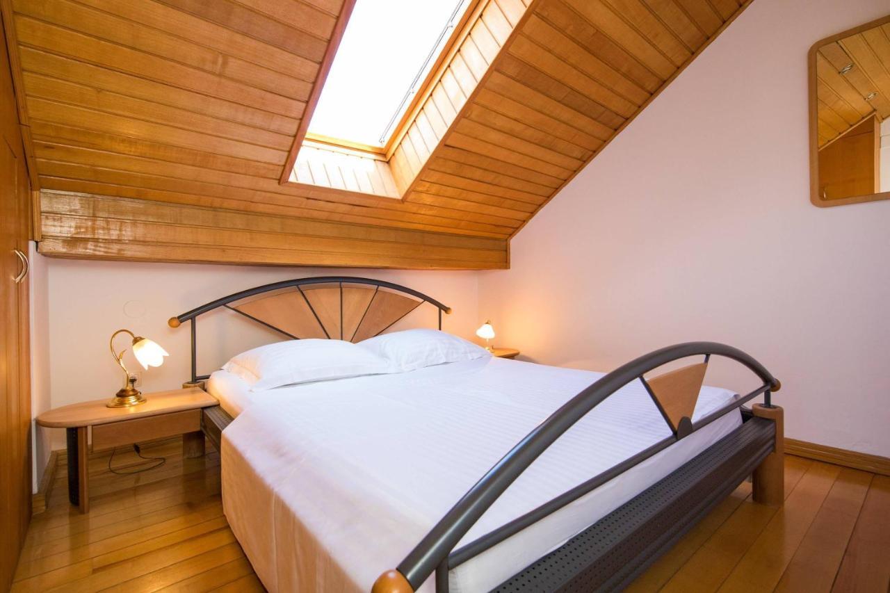 Guest House J&J Затон Екстериор снимка