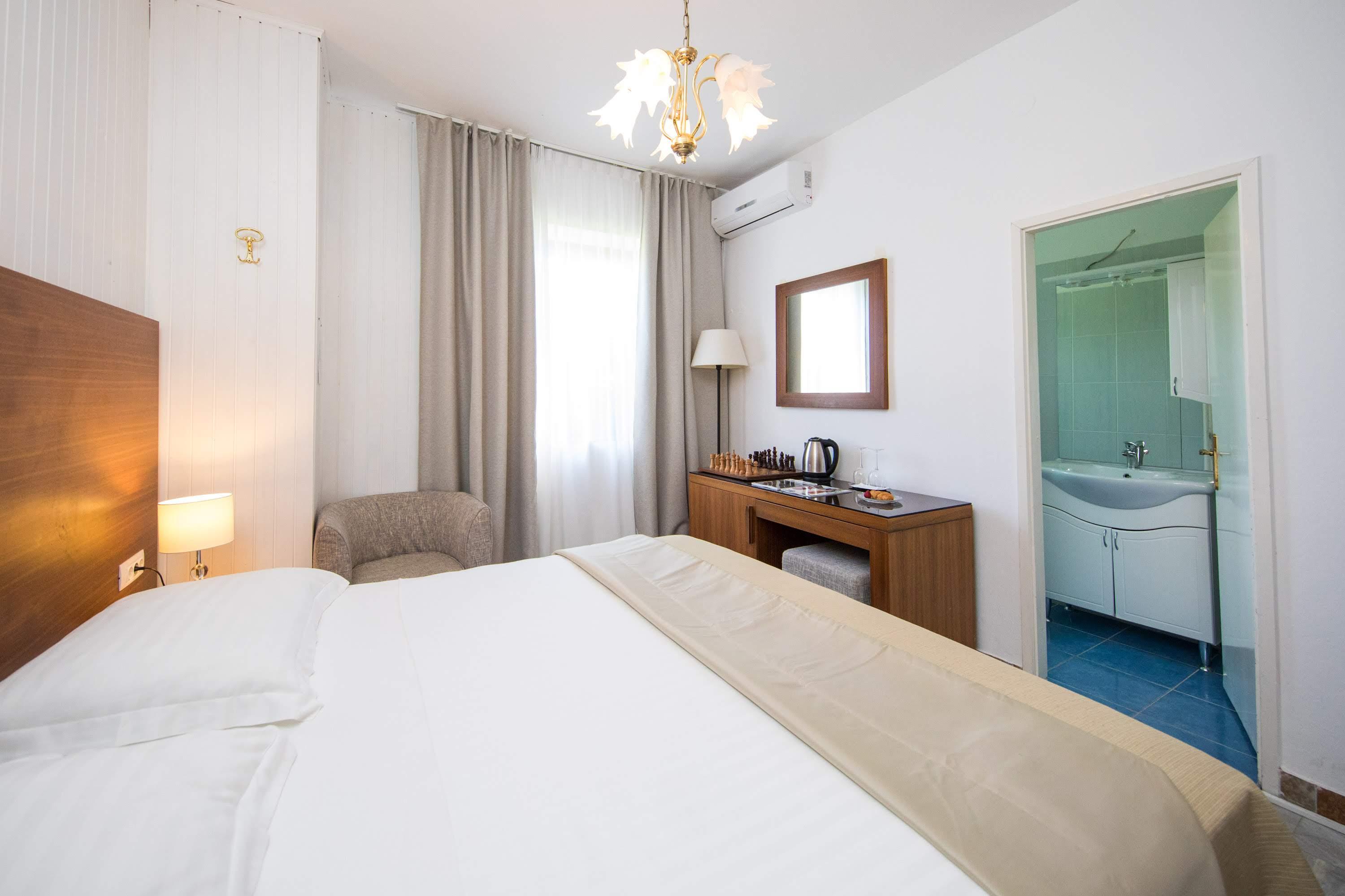 Guest House J&J Затон Екстериор снимка