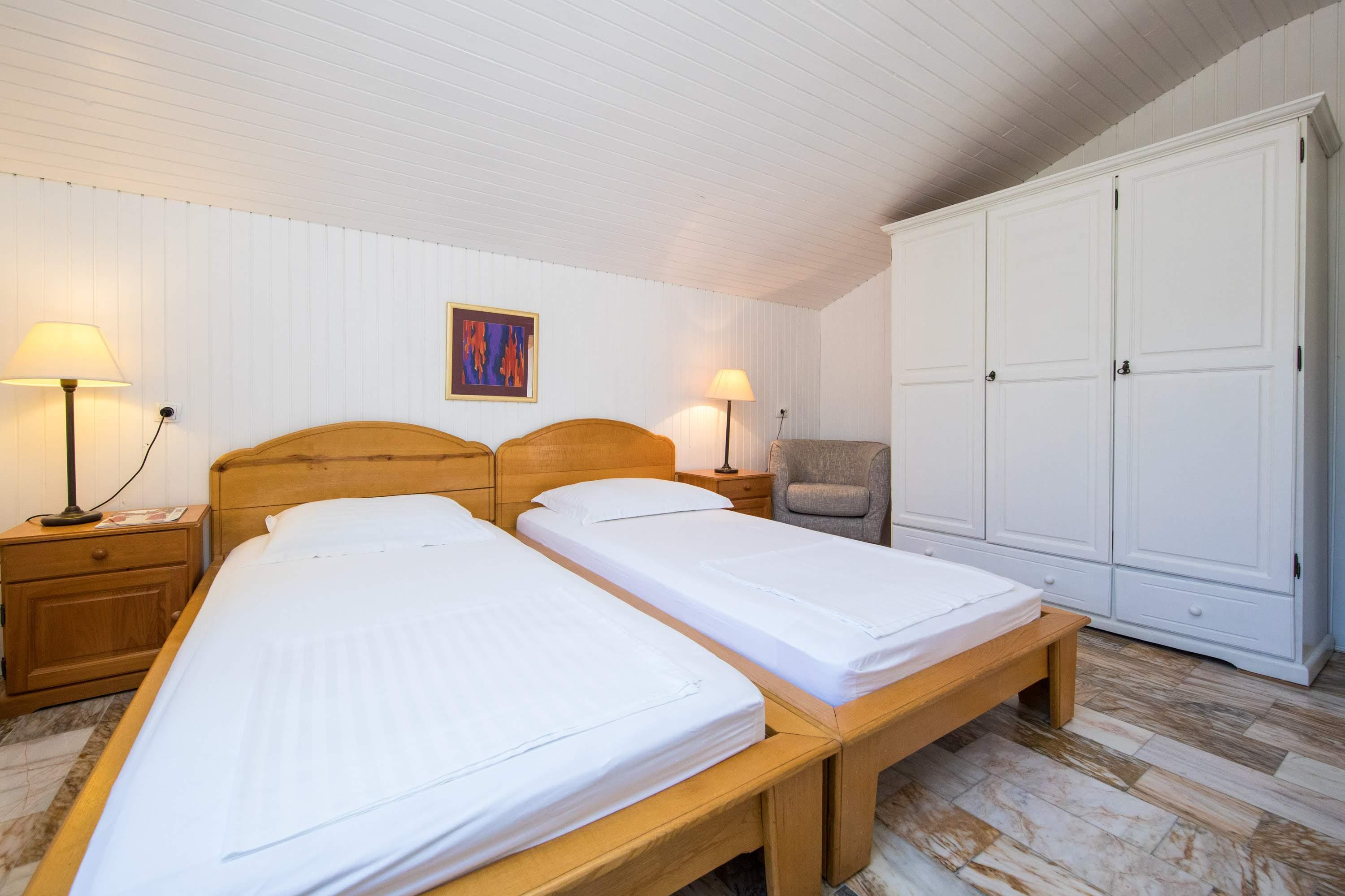 Guest House J&J Затон Екстериор снимка