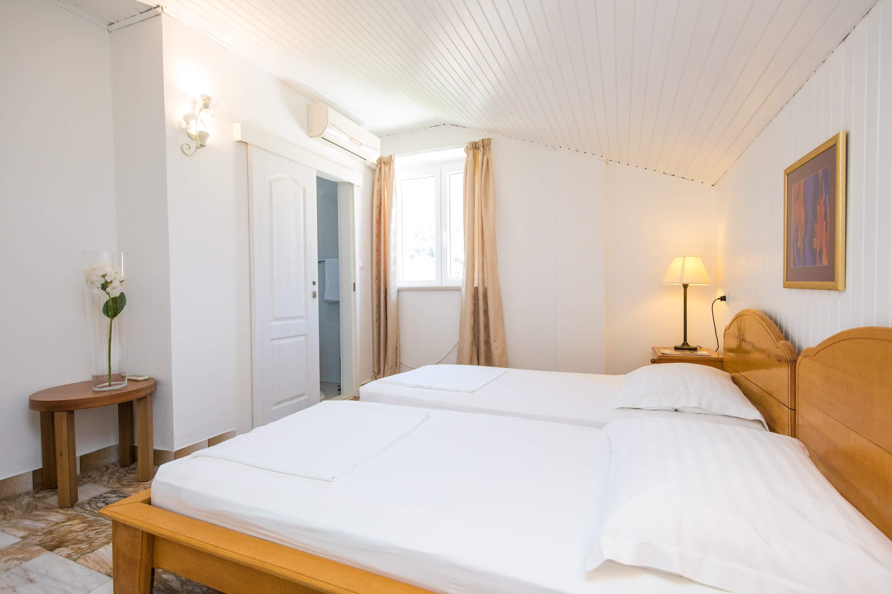 Guest House J&J Затон Екстериор снимка