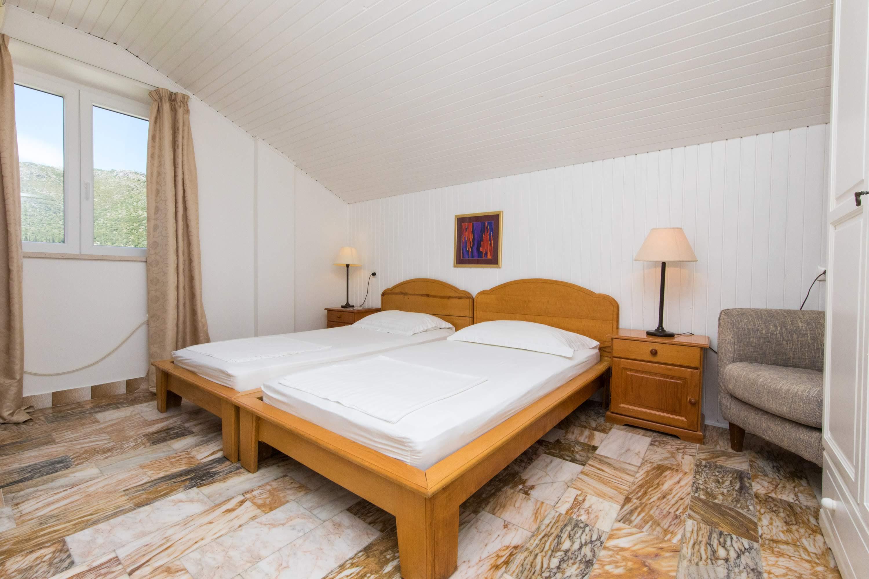 Guest House J&J Затон Екстериор снимка
