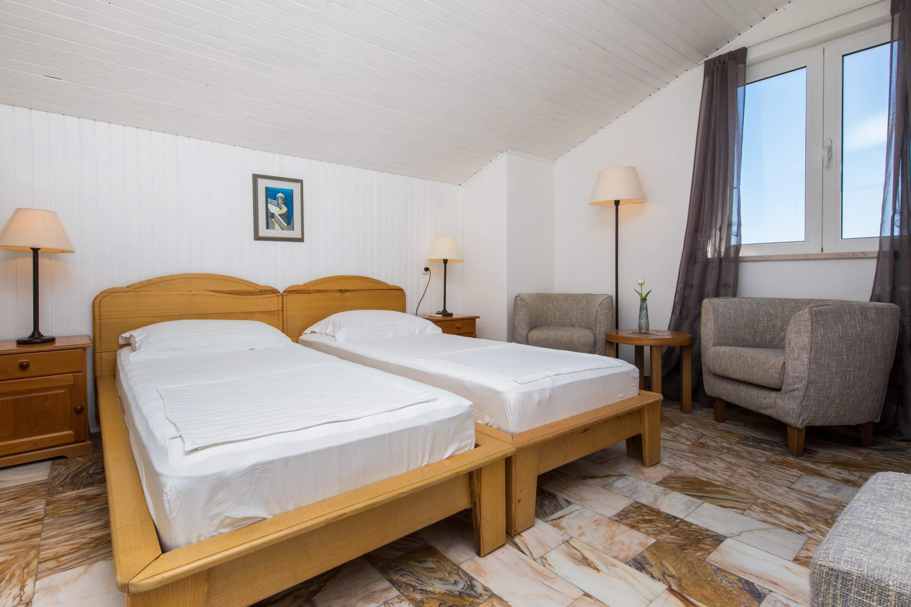 Guest House J&J Затон Екстериор снимка