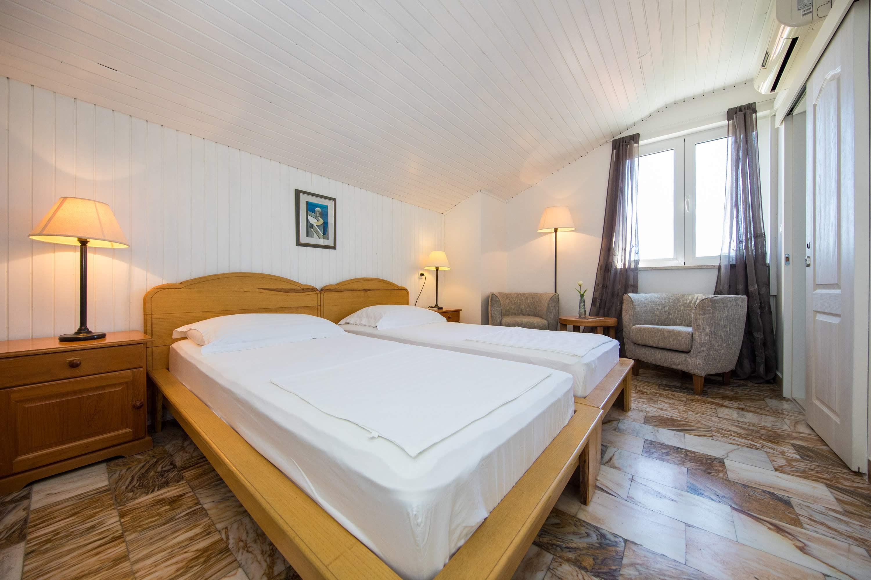 Guest House J&J Затон Екстериор снимка