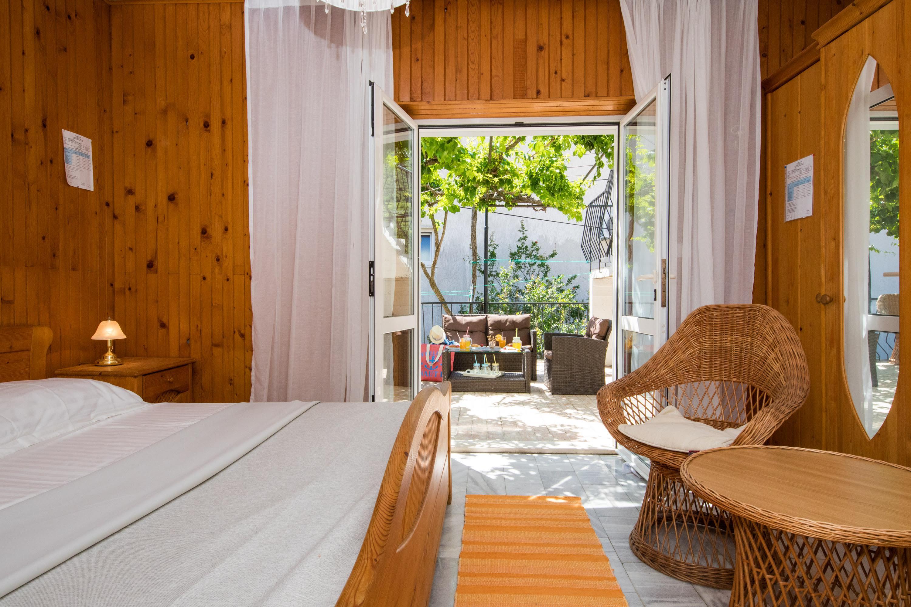 Guest House J&J Затон Екстериор снимка