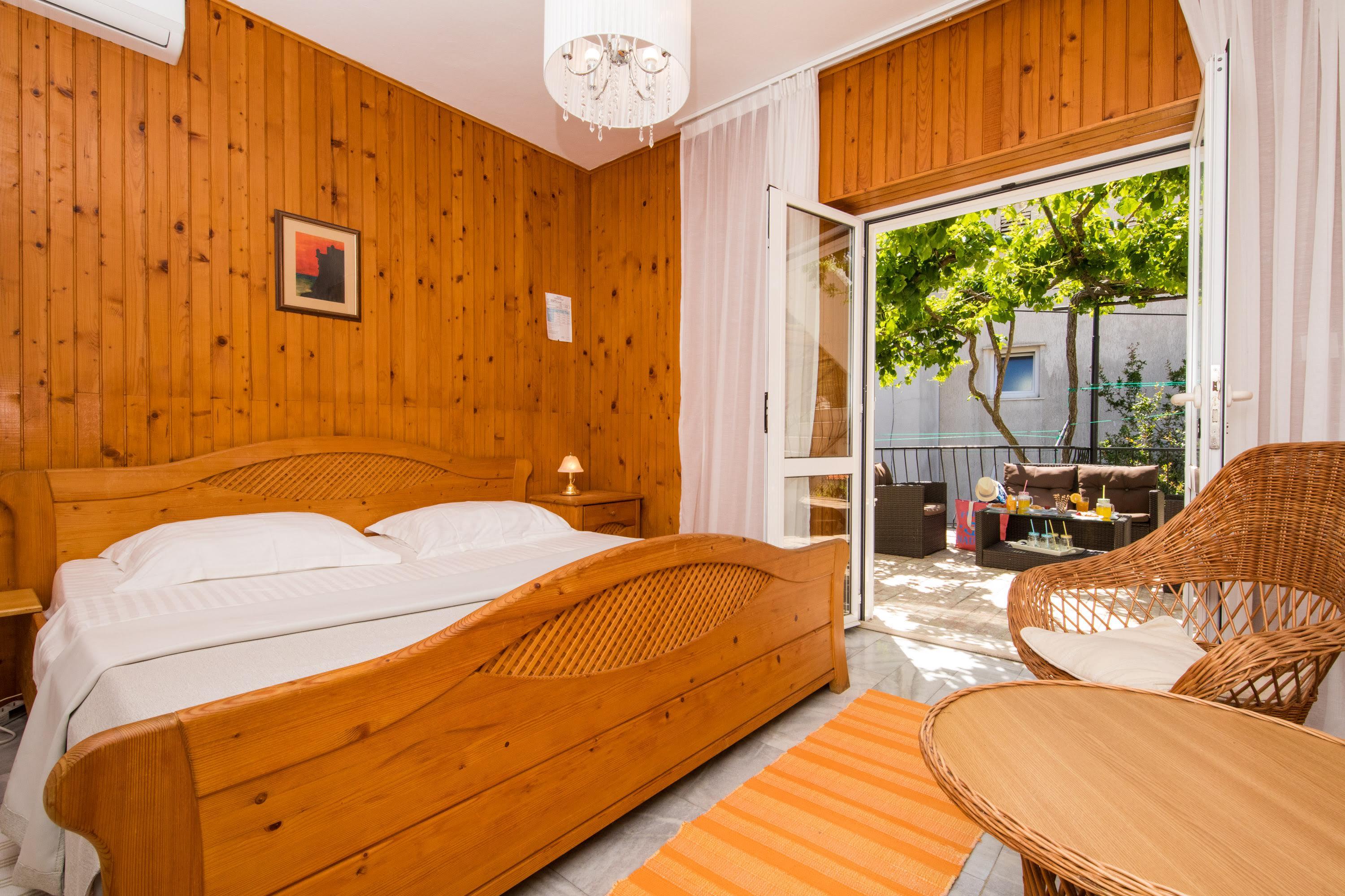 Guest House J&J Затон Екстериор снимка