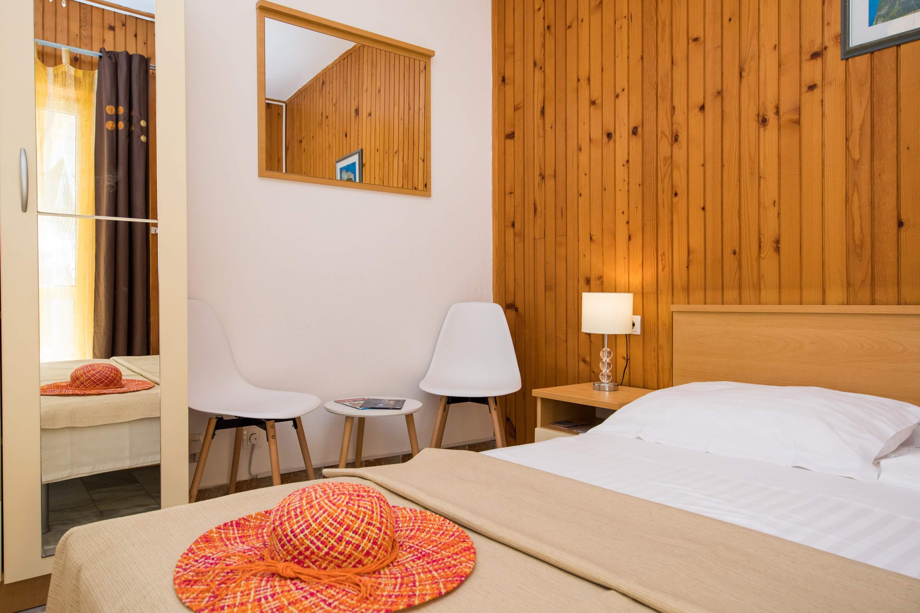 Guest House J&J Затон Екстериор снимка