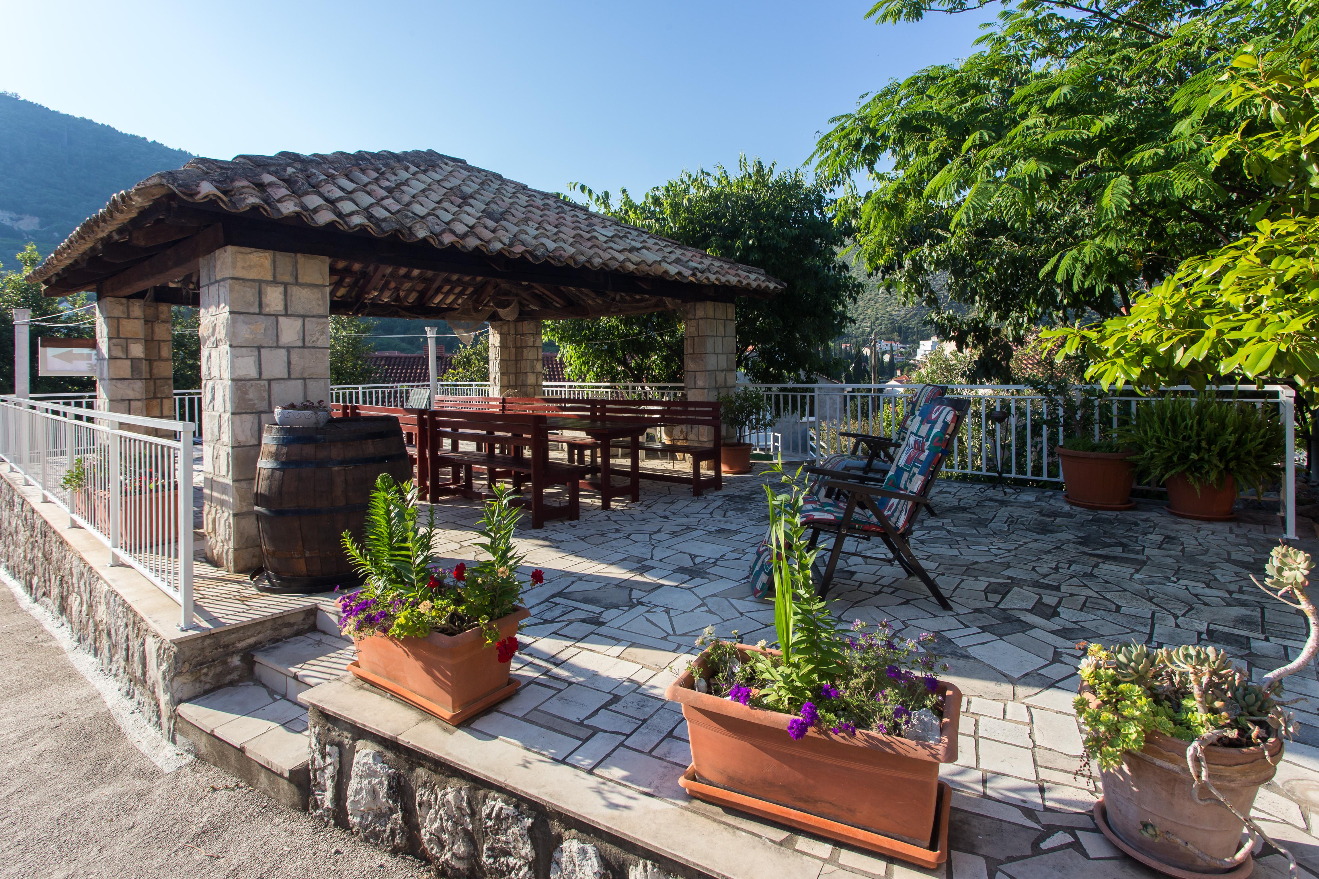 Guest House J&J Затон Екстериор снимка