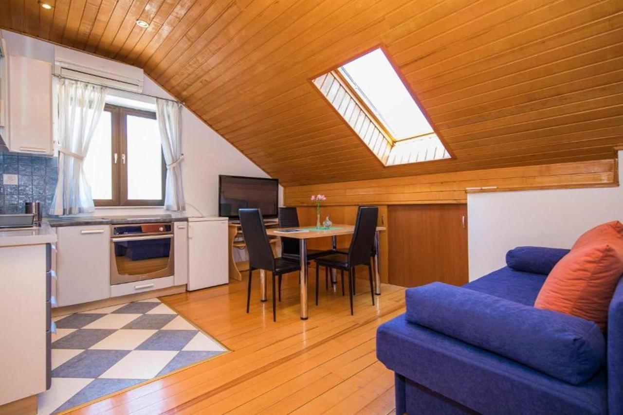 Guest House J&J Затон Екстериор снимка