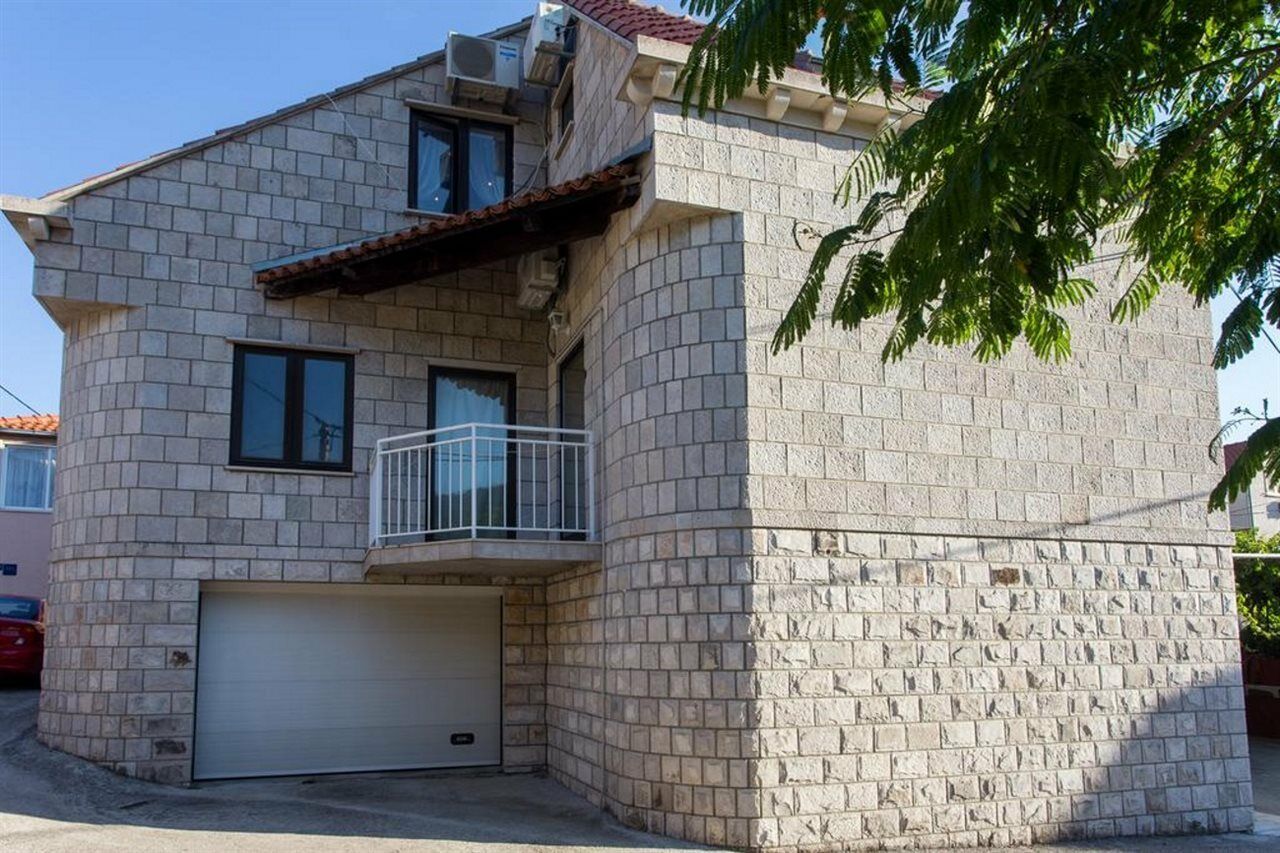 Guest House J&J Затон Екстериор снимка